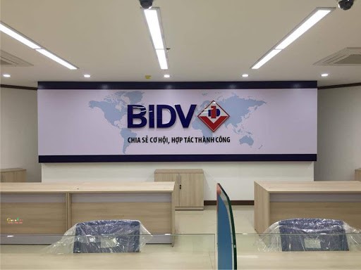 In backdrop quầy lễ tân mẫu 03